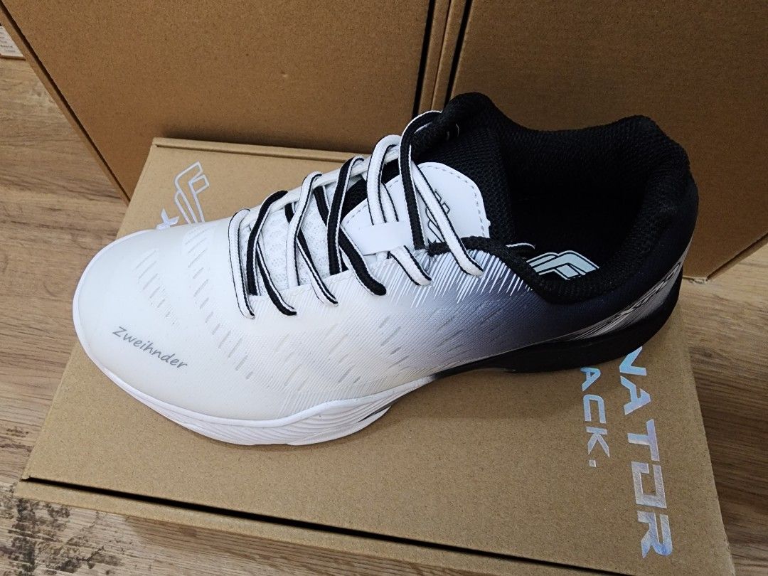 White badminton clearance shoes