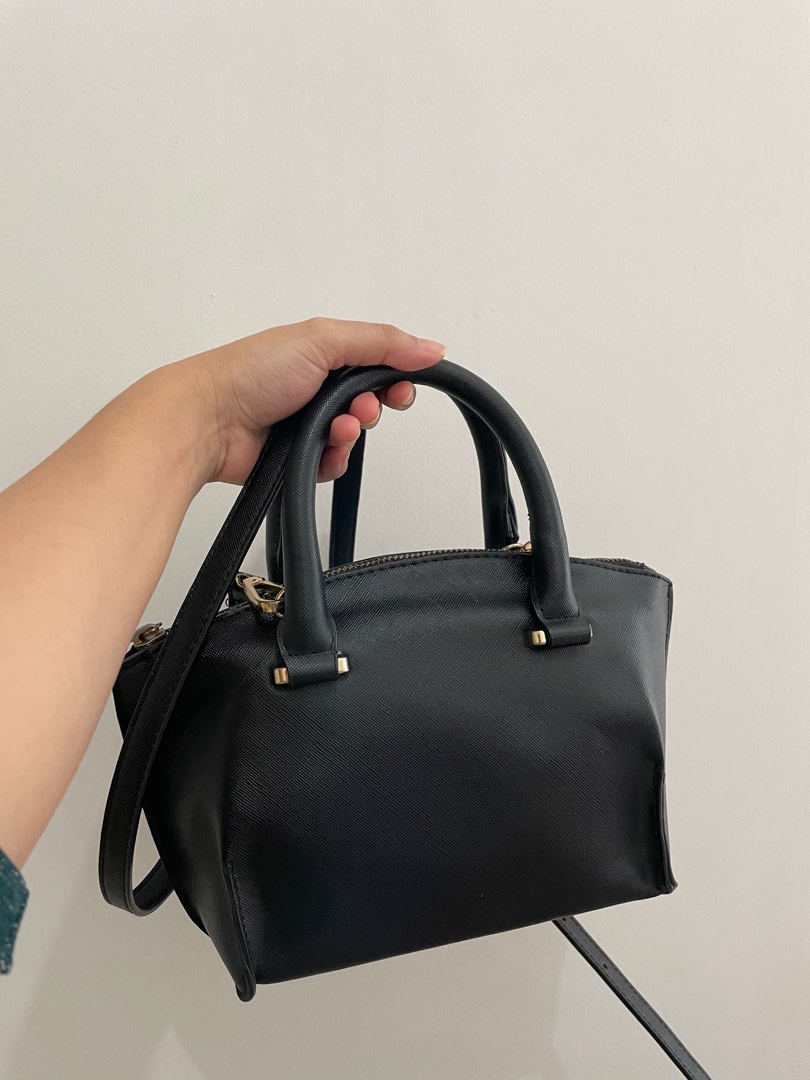 Bershka Sling Bag Original, Fesyen Wanita, Tas & Dompet di Carousell