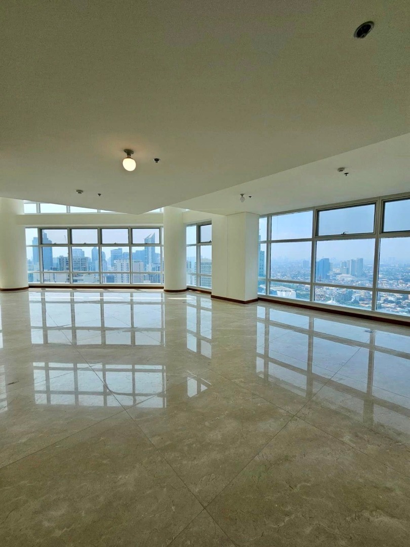 View of Bi Level Penthouse unit in Two Roxas Triangle Makati for Sale ...