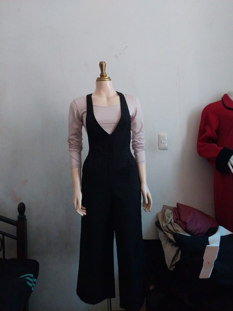 Black jumper deals pants outfit