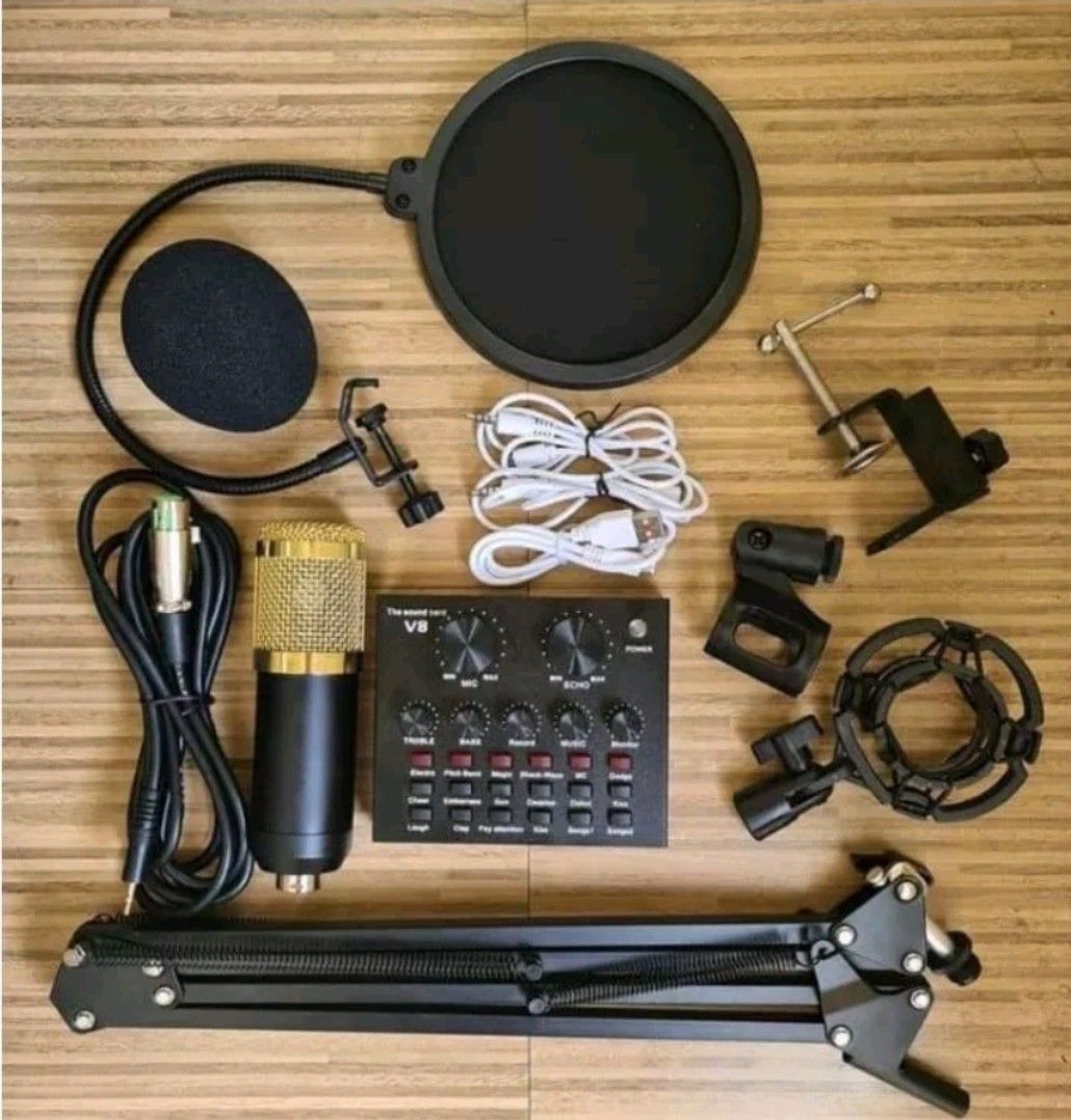 BM800 mic condenser with soundcard (Category: Microphones) located in Quezon City. Submitted by garagesaleonline (Listing ID 1254274397, Image 1). Description: untested. buy at your own risk pero gumagana pa last time na ginamit ko. baka need lang magpalit ng usb wire. complete lahat sa pics except sa white wires. pero di ko naman din kasi talaga natanggap yun HAHAHA rfs: no time for recording and nakatambak na lang.