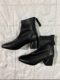 BRAND NEW Back Zip Heeled Boots
