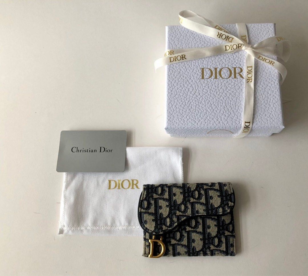 BRANDNEW DIOR SADDLE CARD HOLDER (Category: Luxury Bags & Wallets) located in Taguig. Submitted by sweetluxuryph (Listing ID 1254439434, Image 1). Description: 💯 GUARANTEED AUTHENTIC ✨26,000✨ Classic Blue Oblique Jacquard Canvas Brassed Gold Tone Hardware Dimensions-10x7.5x.5 cm 2 Card Slots 1 Patch Pocket Comes w/ Receipt, Card, Dustbag Box and Ribbon .