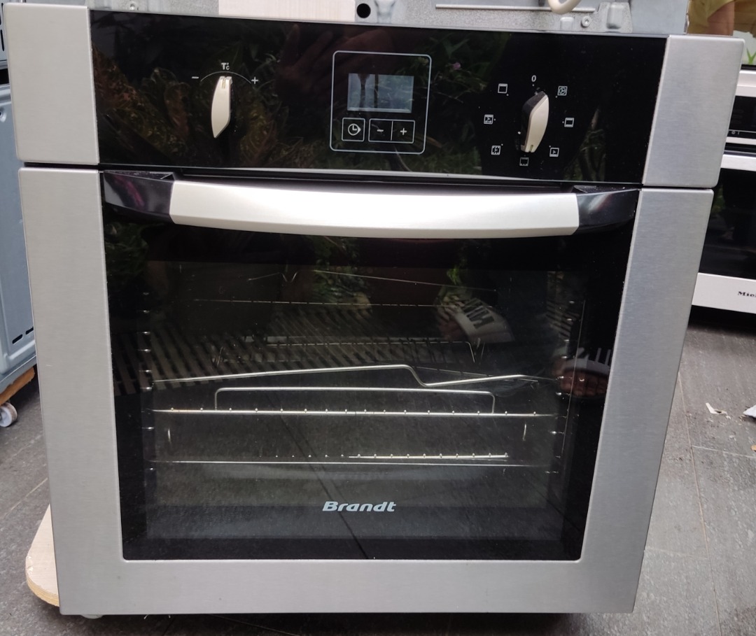 Brandt built in oven (warranty), TV & Home Appliances, Kitchen