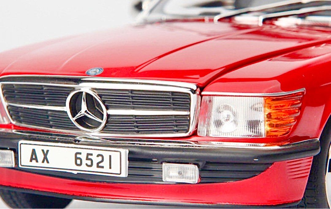 BRUCE LEE Mercedes Benz 350SL R107 1 18 Hobbies Toys