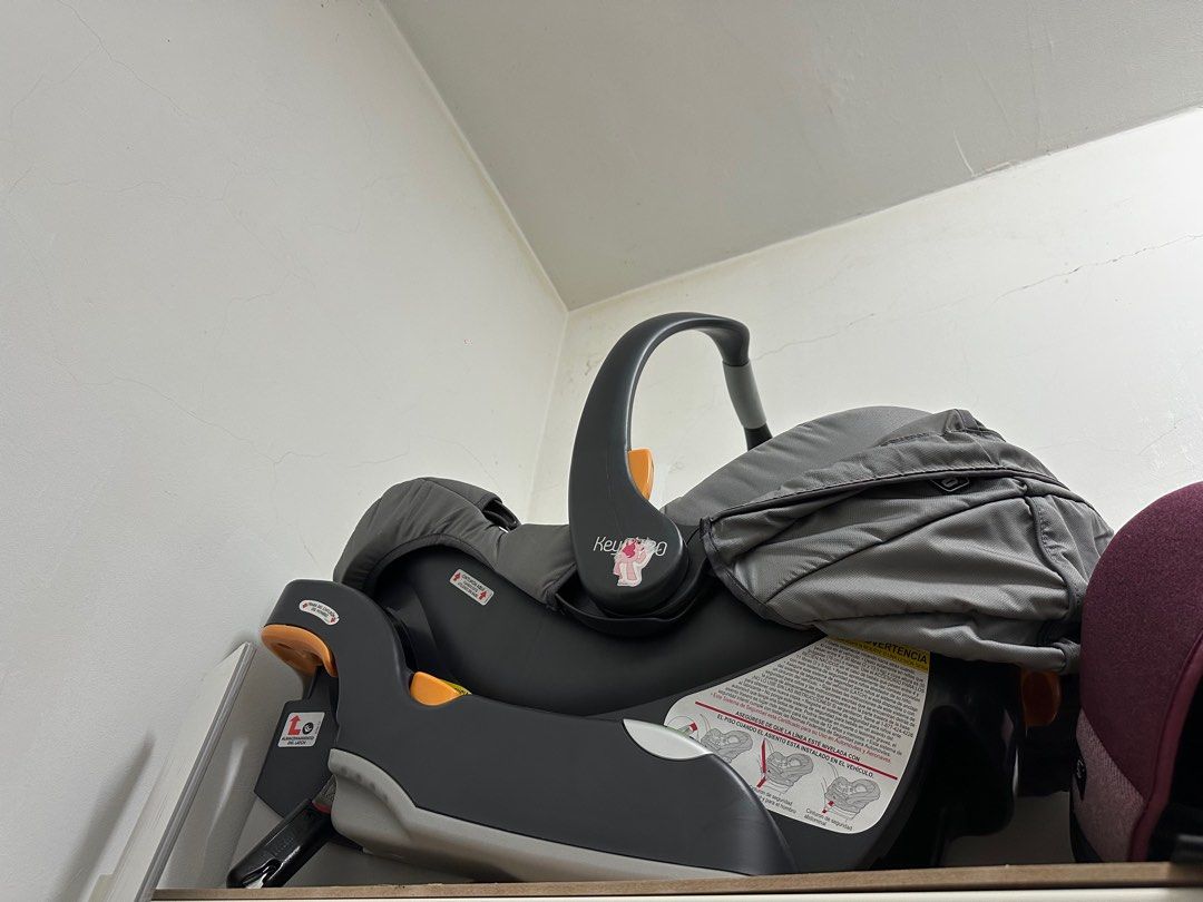 Chicco Keyfit 30 Infant Carrier Baby Car Seat with iso fix based