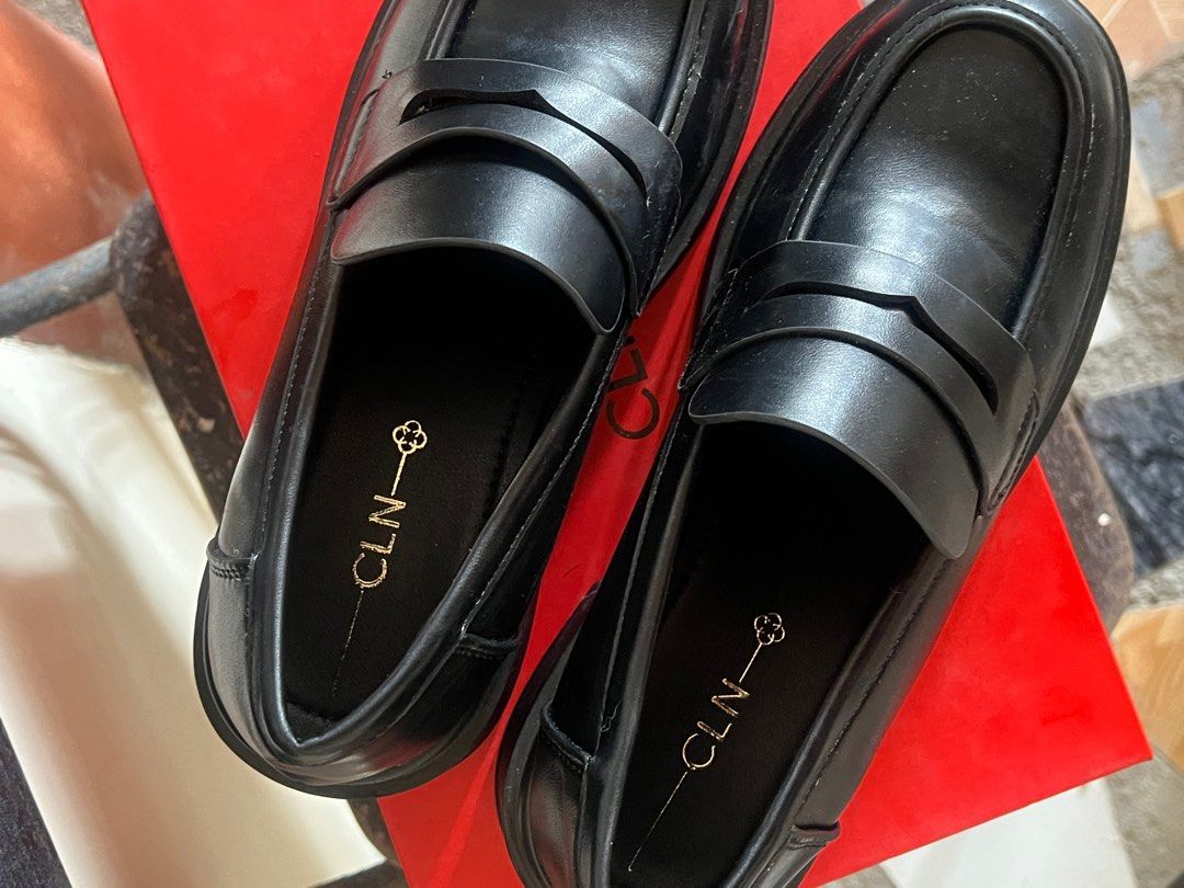 CLN Loafers | Capriana | 24.5" (Category: Loafers) located in Subic. Submitted by ri.declutter24 (Listing ID 1254269118, Image 2). Description: USED TWICE ONLY!! Super good condition. shows 39" (24.5") but only fits for 37" - 38" only. RFS : I want to buy a new one with bigger size. Lalamove/Grab.