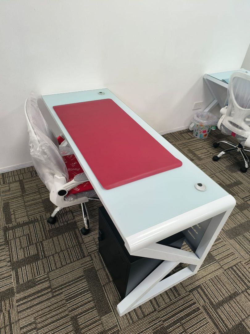 Co sharing own desks, Property, Rentals, Commercial on Carousell