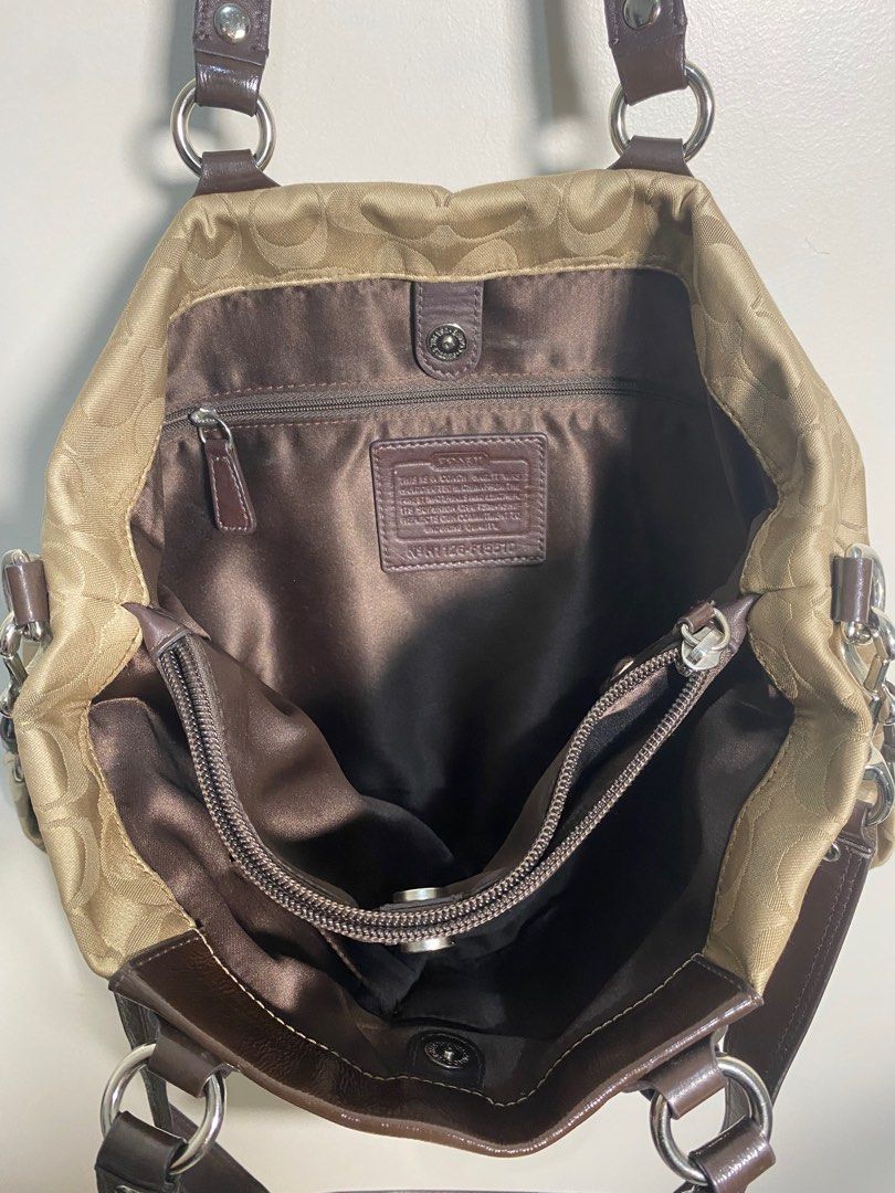 Coach Ashley Cary all Bag (Category: Tote Bags) located in San Leonardo. Submitted by tcdeclutters (Listing ID 1254435349, Image 3). Description: In pristine condition. 9/10 Rank A ✨ Looks brand new in person Authentic coach ashley.