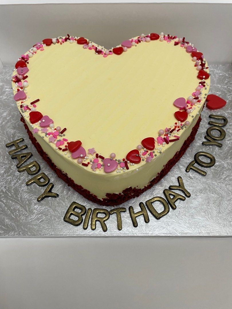 Customised cake, Food & Drinks, Homemade Bakes on Carousell
