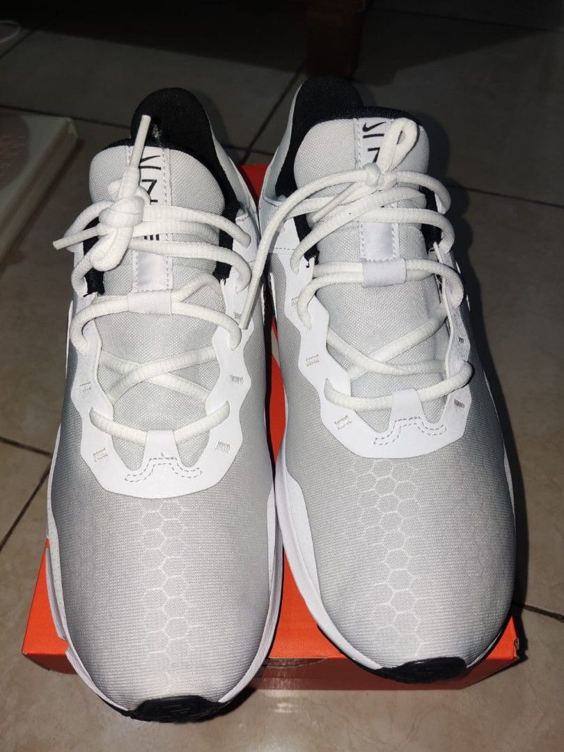 Nike best sale legend essent