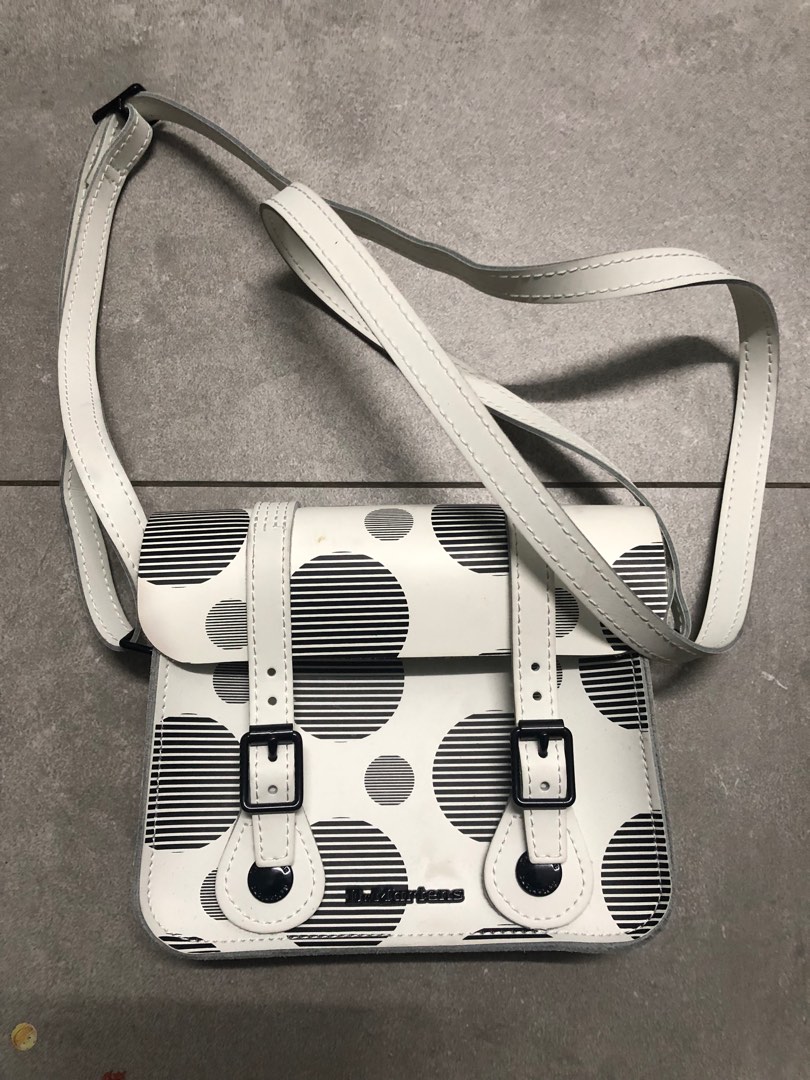 Dr martens sling outlet bag