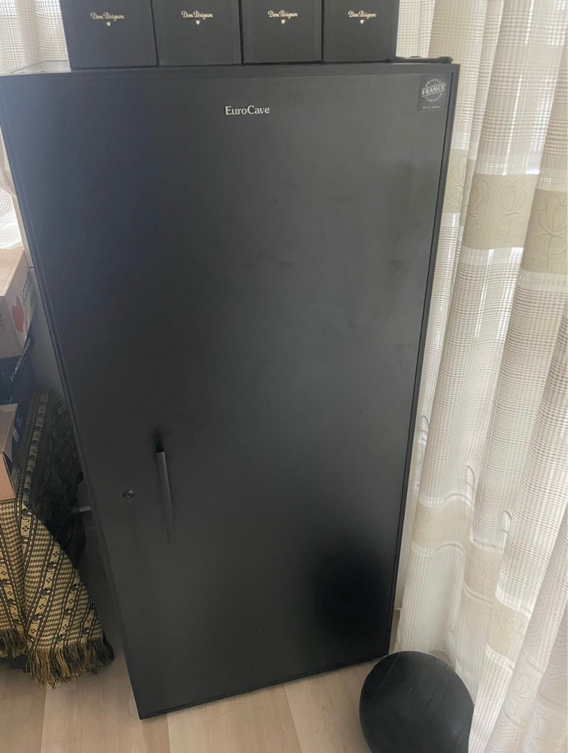 Eurocave v166 Wine fridge, TV & Home Appliances, Kitchen Appliances