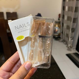 Fake Nails with Glue and Nail File