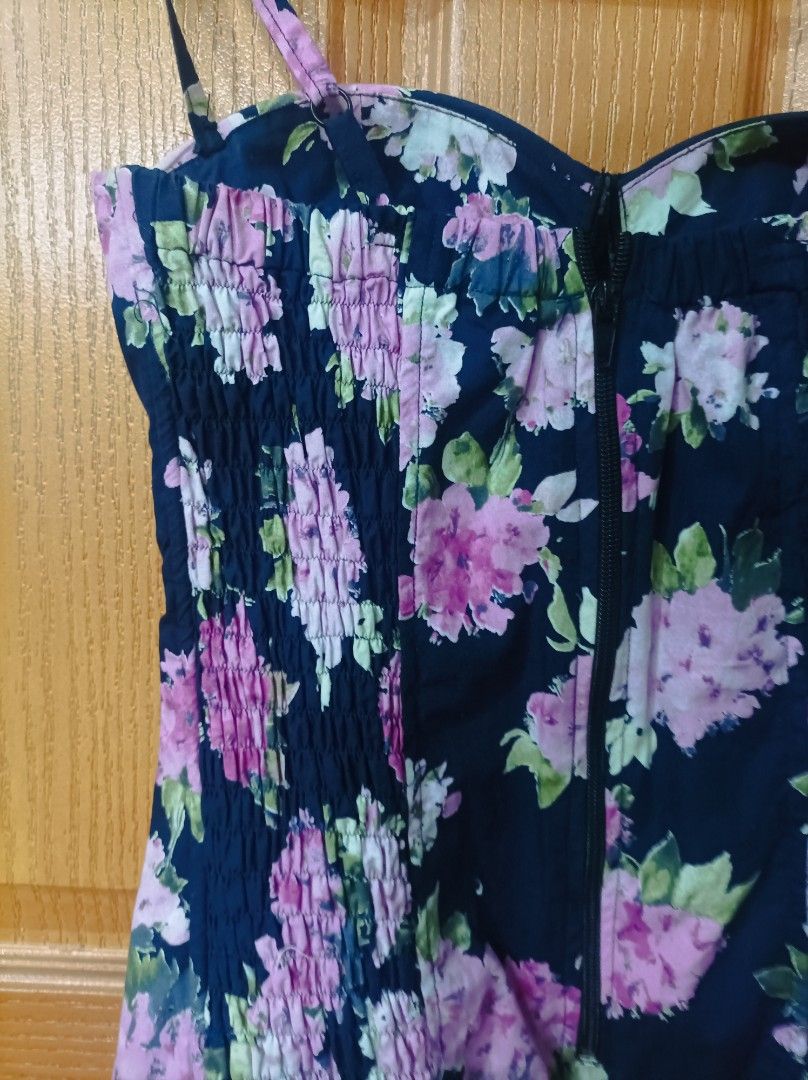 Floral Bustier (Category: Others Tops) located in Cebu City. Submitted by declutter_cebu (Listing ID 1254288567, Image 2). Description: Floral Bustier No brand Bought online Garterized back, with boning, zipper at the back, adjustable straps Best fits small built Cute for date nights, paired with jeans RFS: declutter Refrain from haggling, please!.