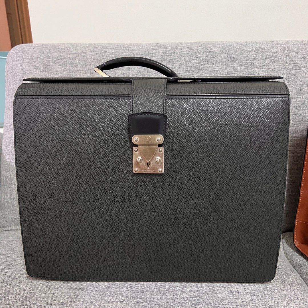 LOUIS VUITTON Taiga Leather Briefcase / Pilot - Lawyer Bag - Made In France