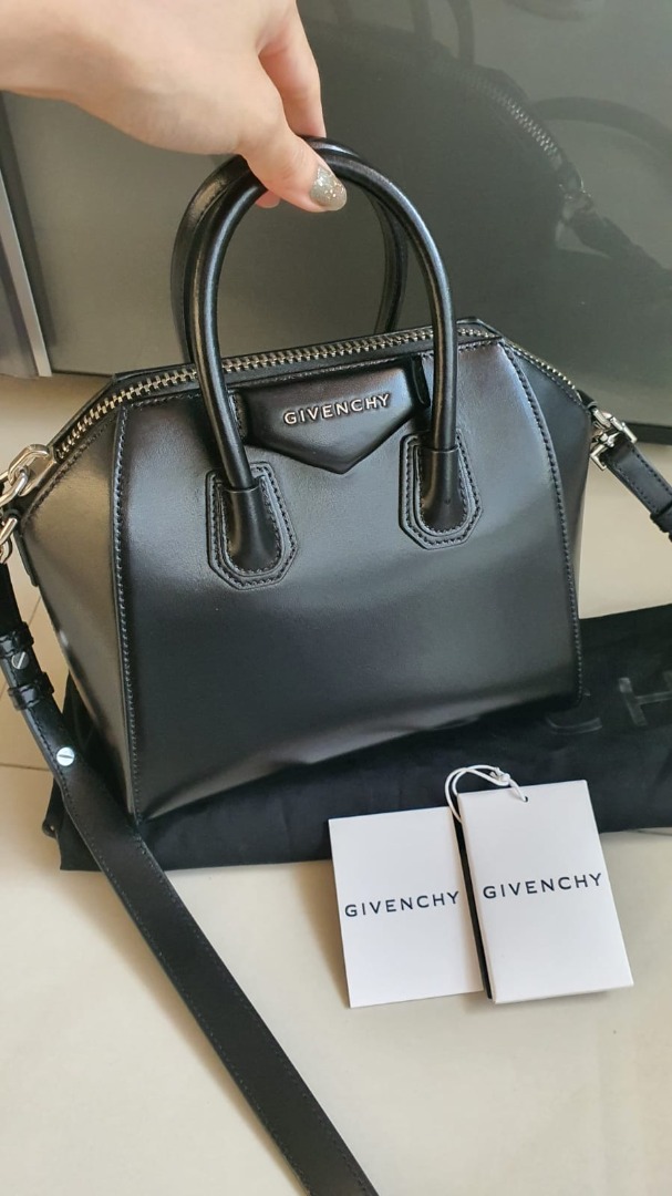 Givenchy antigona mini black smooth 2022 with db booklet dv