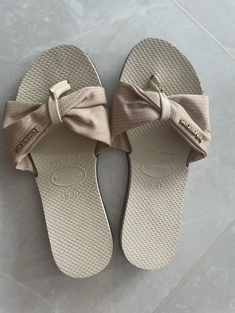 Havaianas Slippers, Women's Fashion, Footwear, Flats on Carousell