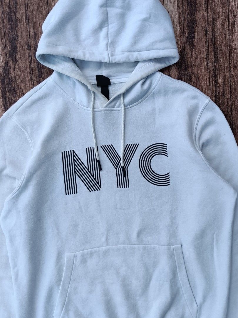 H M Hoodie NYC white Size M Fit L Fesyen Pria Pakaian Atasan