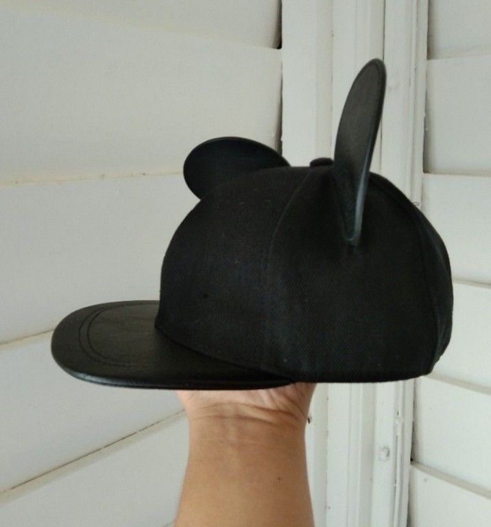 H&m mickey hat hotsell