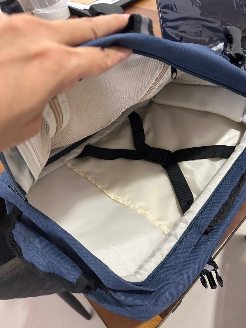 Hyundai Bag with matching laptop sleeve and 2 key pouches, Computers ...