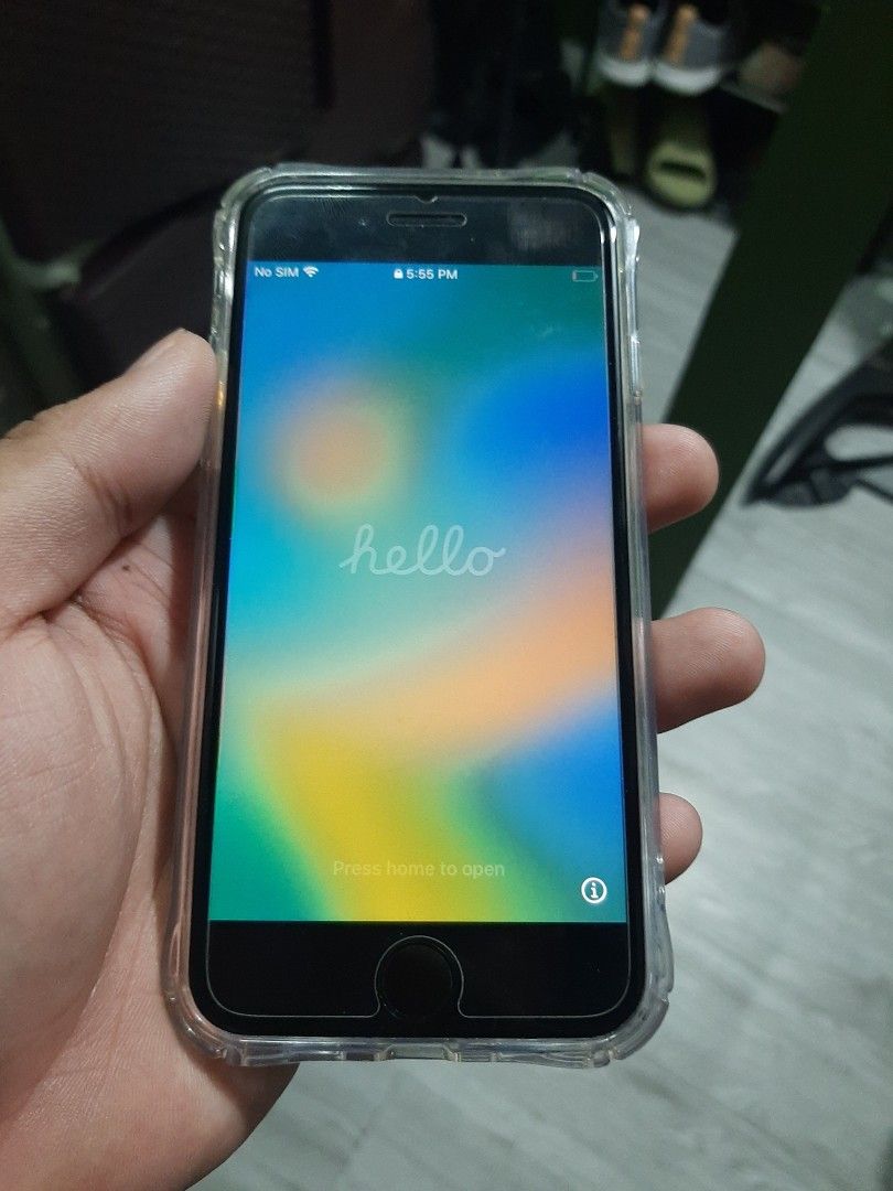 iPhone SE 2nd gen (2020) (Category: iPhone SE Series) located in Quezon City. Submitted by deadshotdrazen (Listing ID 1254303259, Image 2). Description: Selling my Sister's Phone. Can also be swapped to iPhone 8 plus 64gb with add cash RFS: need additional funds Iphone SE 2nd gen 128gb 83% batt health Globelocked Local Variant E-sim supported Unit and Charger only Kamuning, Quezon City location.