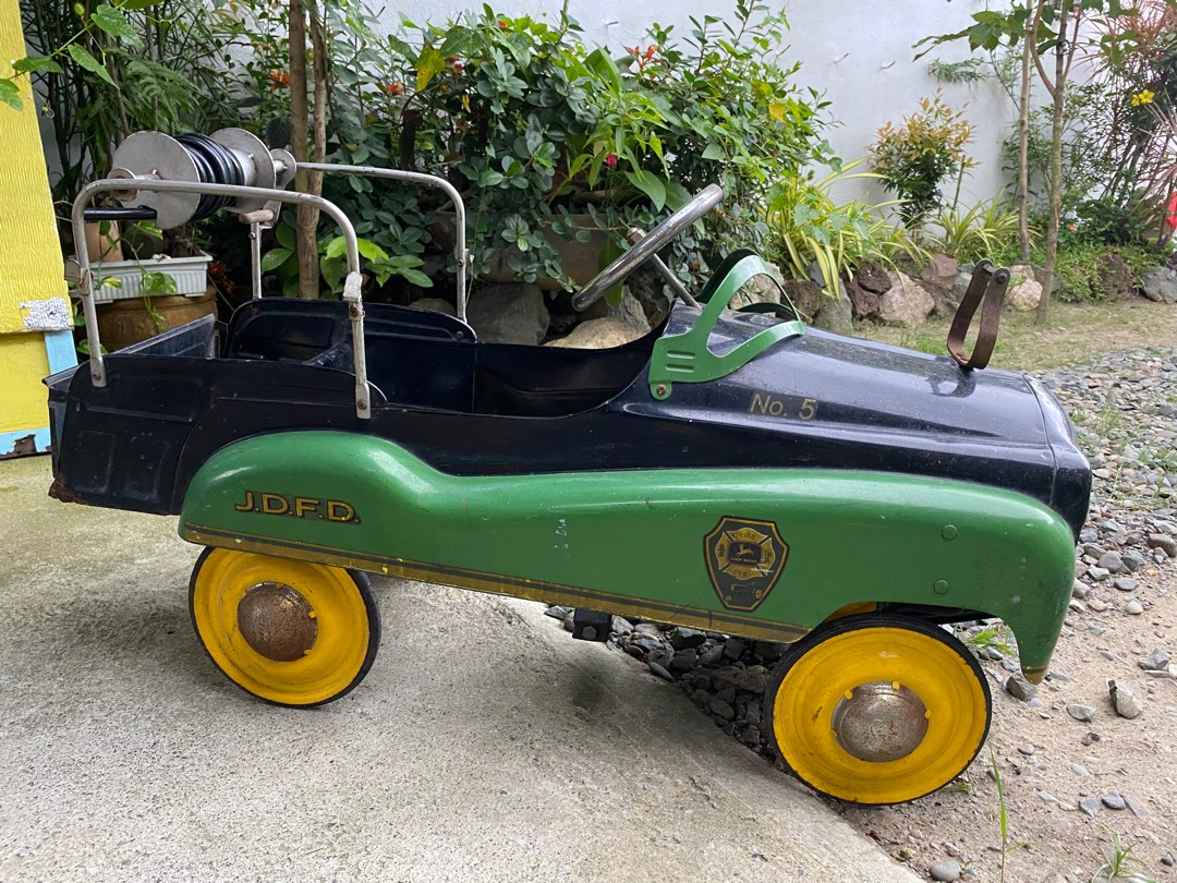 John deere pedal fire top truck