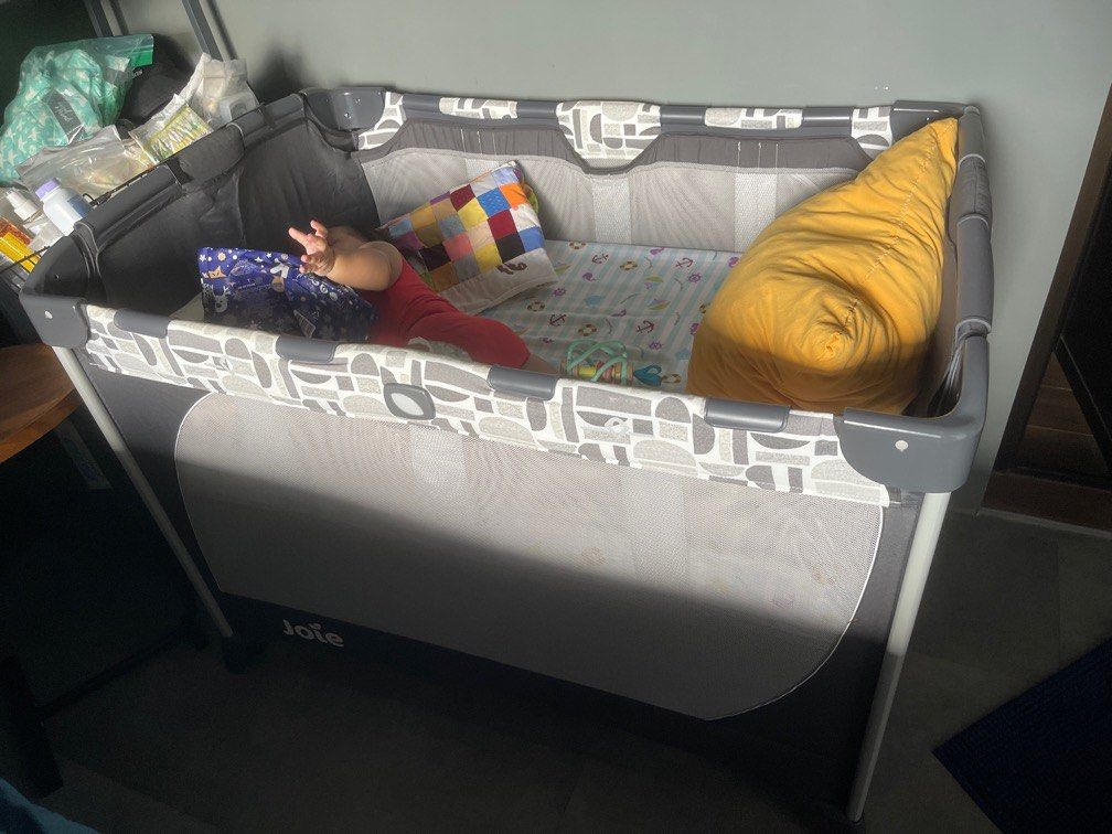 Joie travel cot outlet petite city