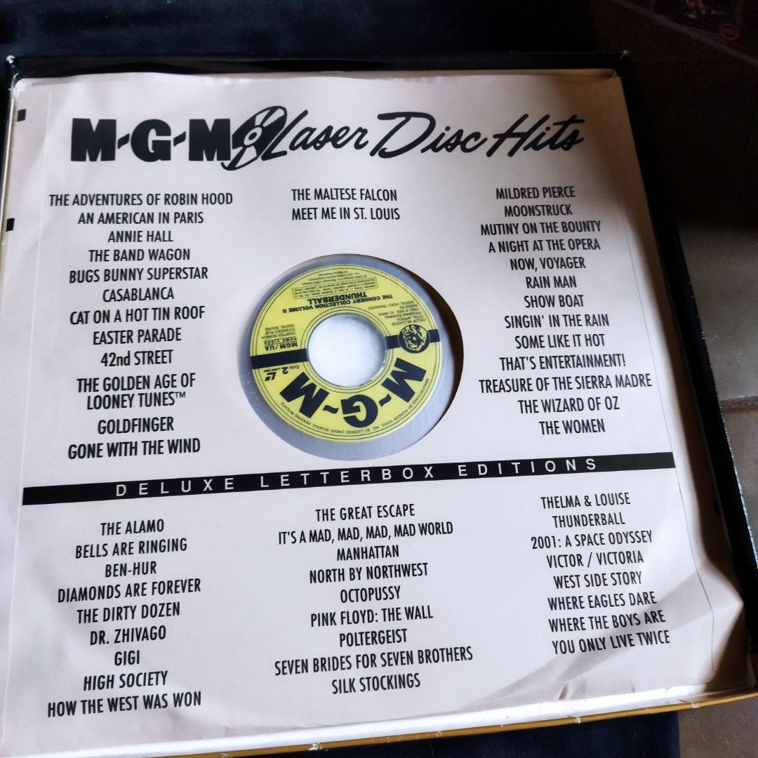 Kaset laser disc jadul James bond, Antik, Pajangan di Carousell