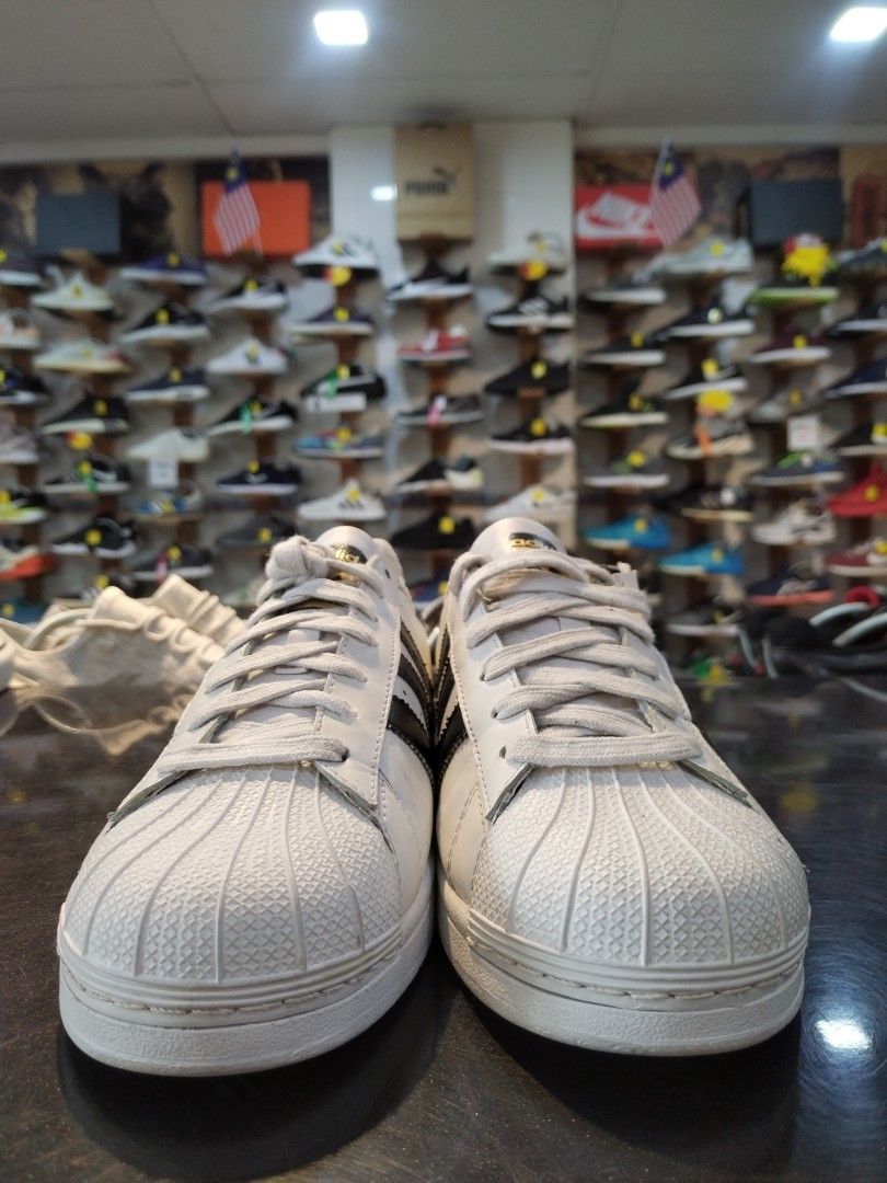 Kasut Adidas Superstar white black