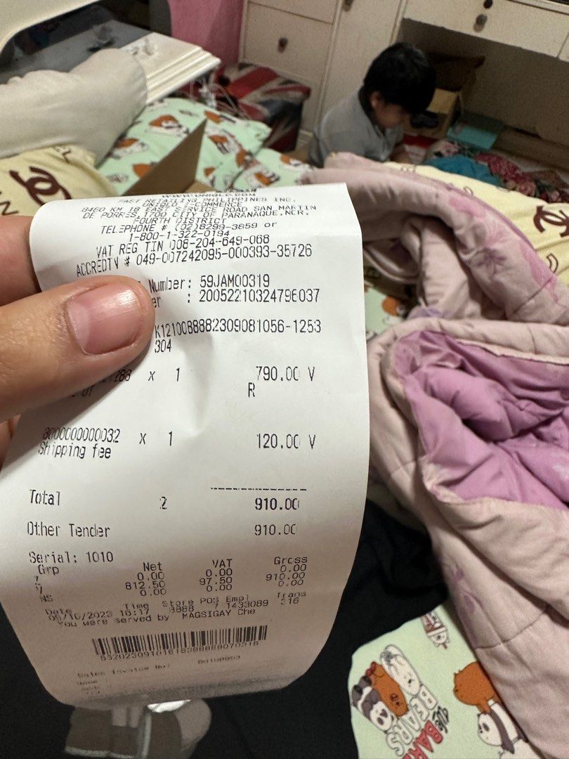 Kaws X uniqlo (Category: Activewear) located in Quezon City. Submitted by jaypeealba (Listing ID 1254310157, Image 2). Description: Size XL september 08 release Rfs: nadoble bili.