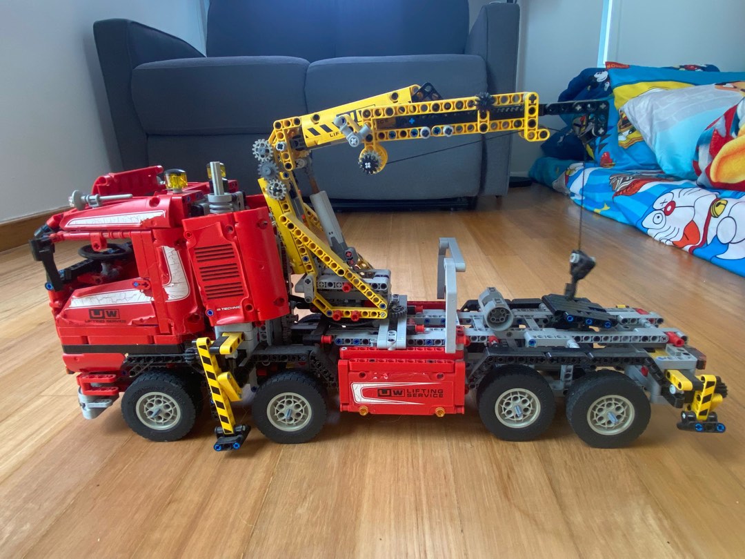 Lego technic hotsell red crane truck