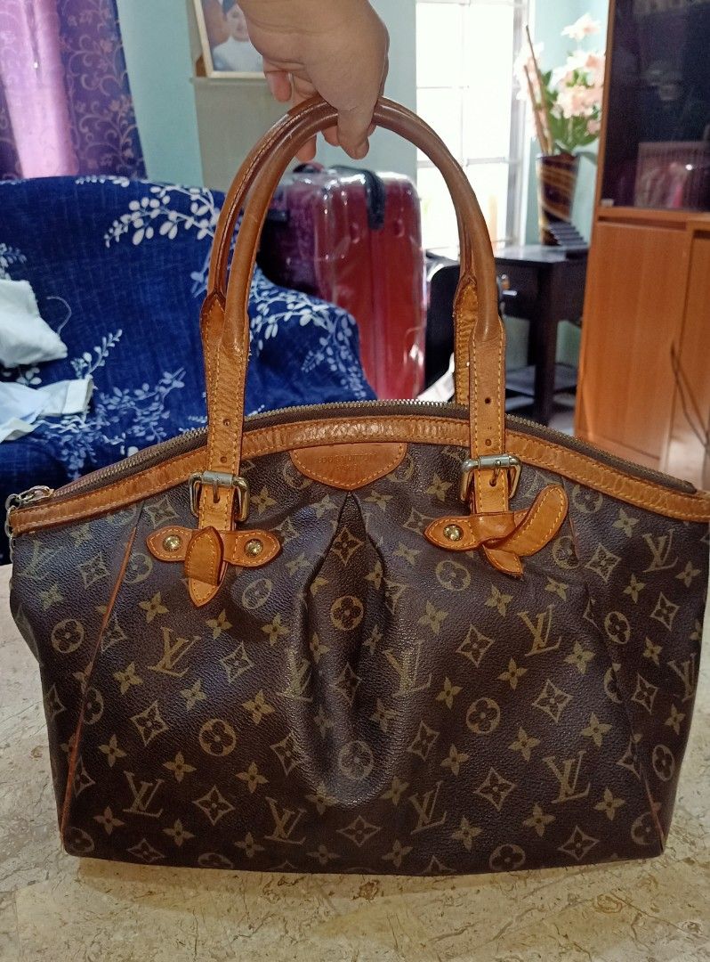 Louis Vuitton Monogram Tivoli GM (Category: Luxury Bags & Wallets) located in Talisay. Submitted by jades_closet.cebu (Listing ID 1254322611, Image 1). Description: This bag is well loved and has been with my mother for a long time. It has some parts that needs to be repaired, specifically the handles, but that's pretty much normal considering the fact that she's been using the bag. Also, you can actually use a twilly to cover the handles and nob