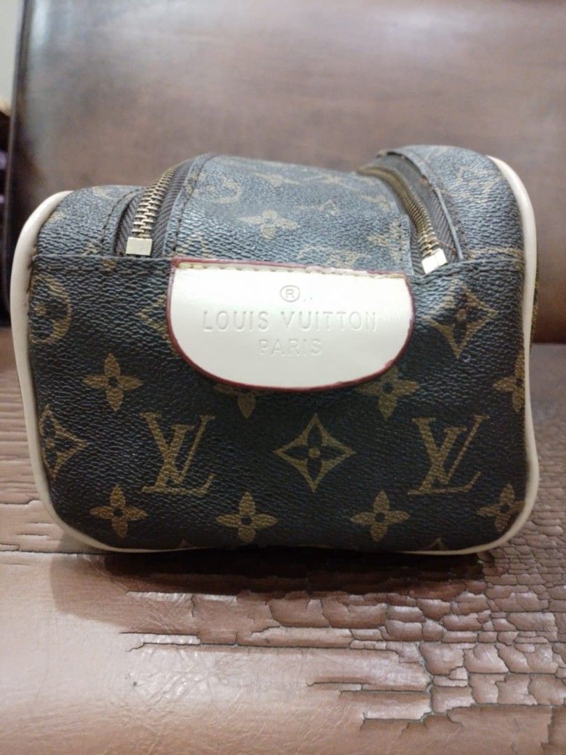 Louis vuitton toilet pouch make up bag Fesyen Wanita Tas