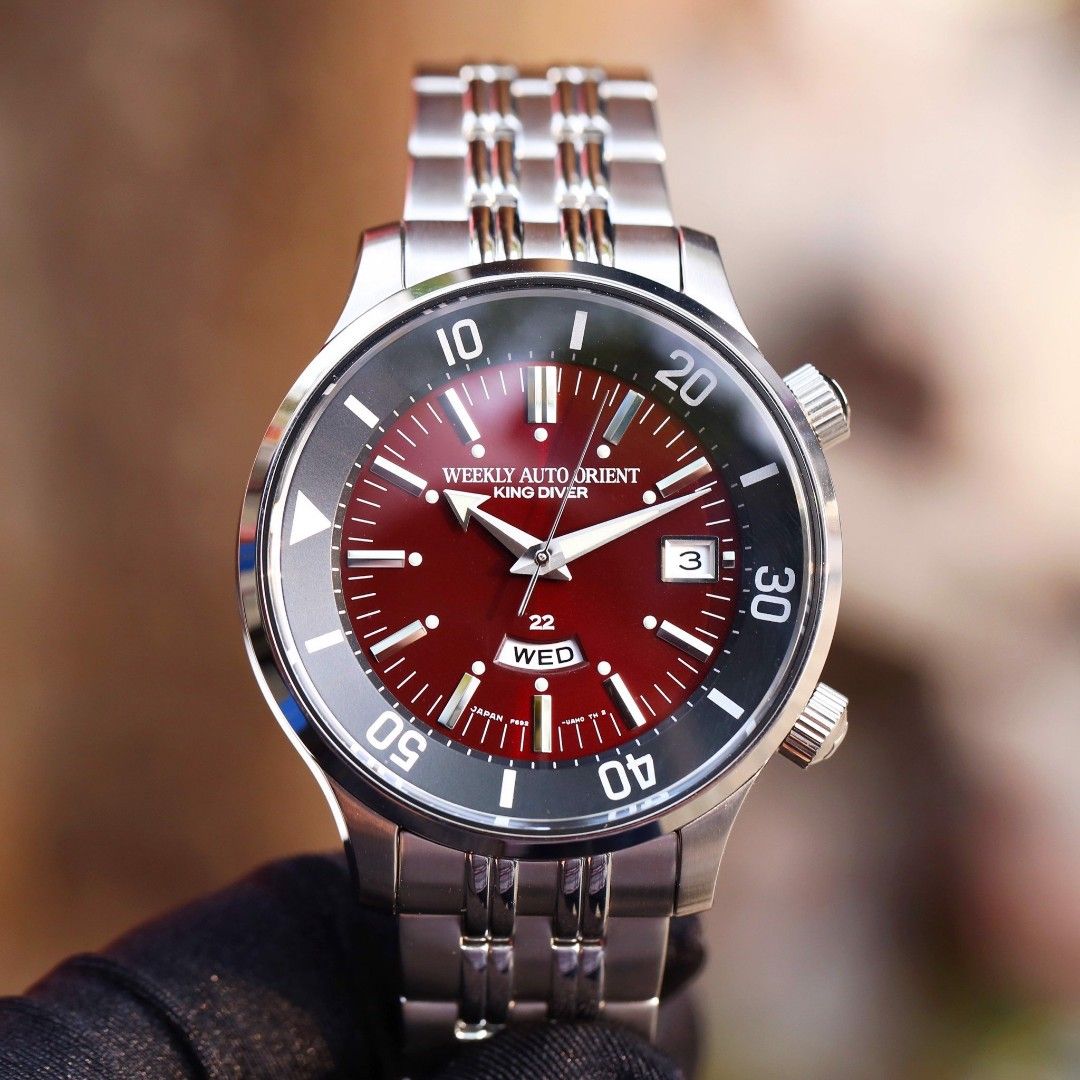 Red dial clearance watch mens