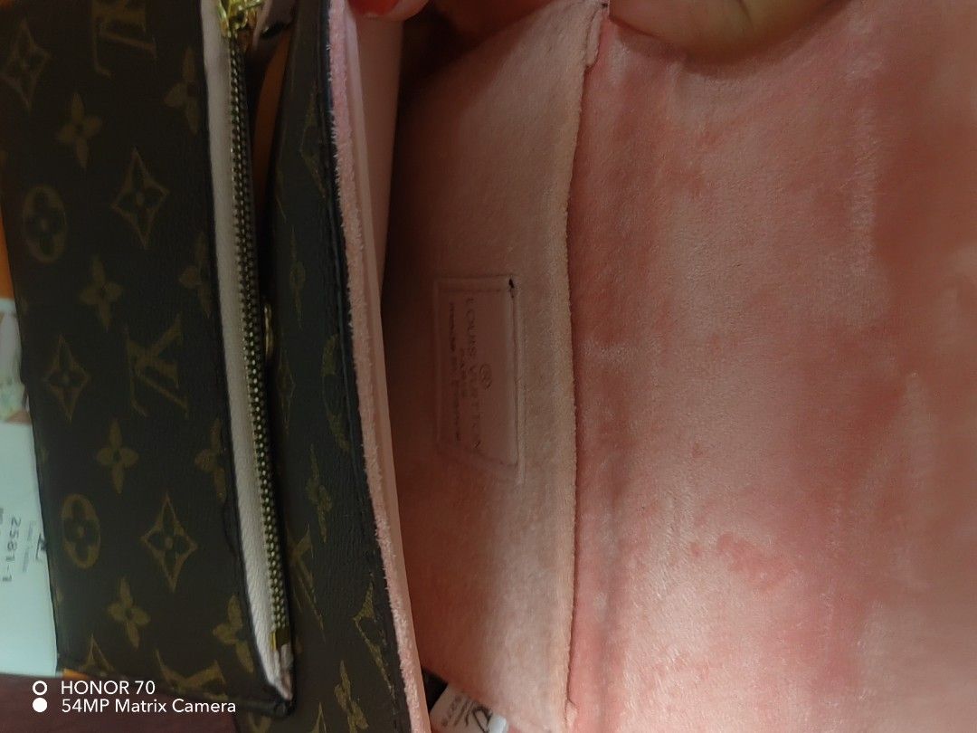 LV chain wallet (Category: Luxury Bags & Wallets) located in Cainta. Submitted by travisloveshaile (Listing ID 1254375396, Image 2). Description: Good quality LV bag..