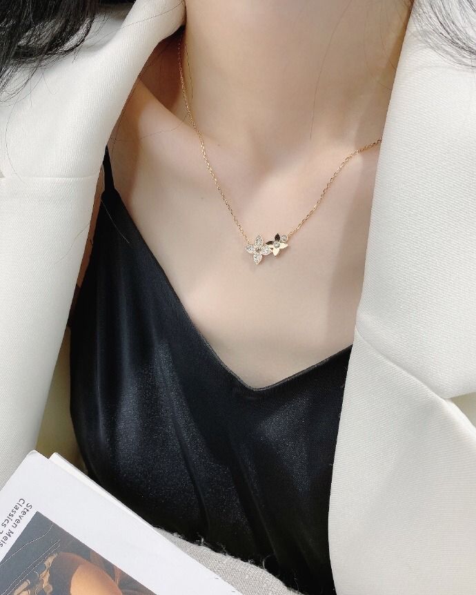 LV Star Blossom Necklace 18Kgold, 女裝, 飾物及配件, 頸鍊- Carousell