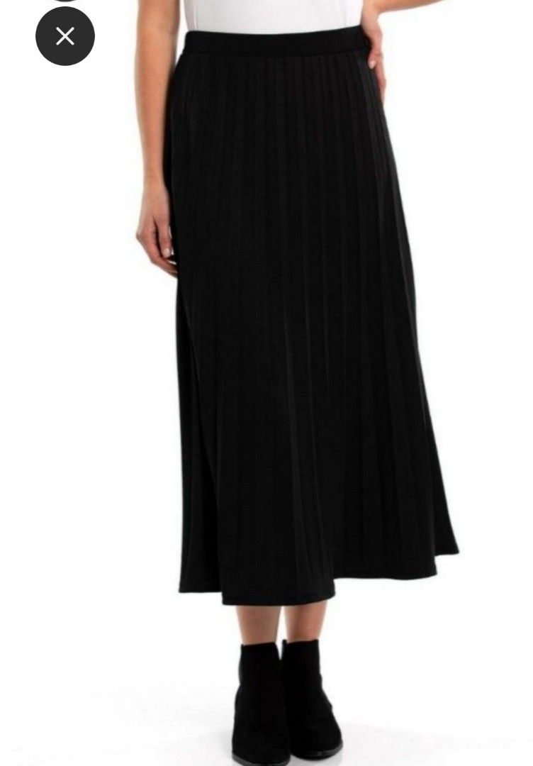 Maxi pleated skirt, Women's Fashion, Bottoms, Skirts on Carousell