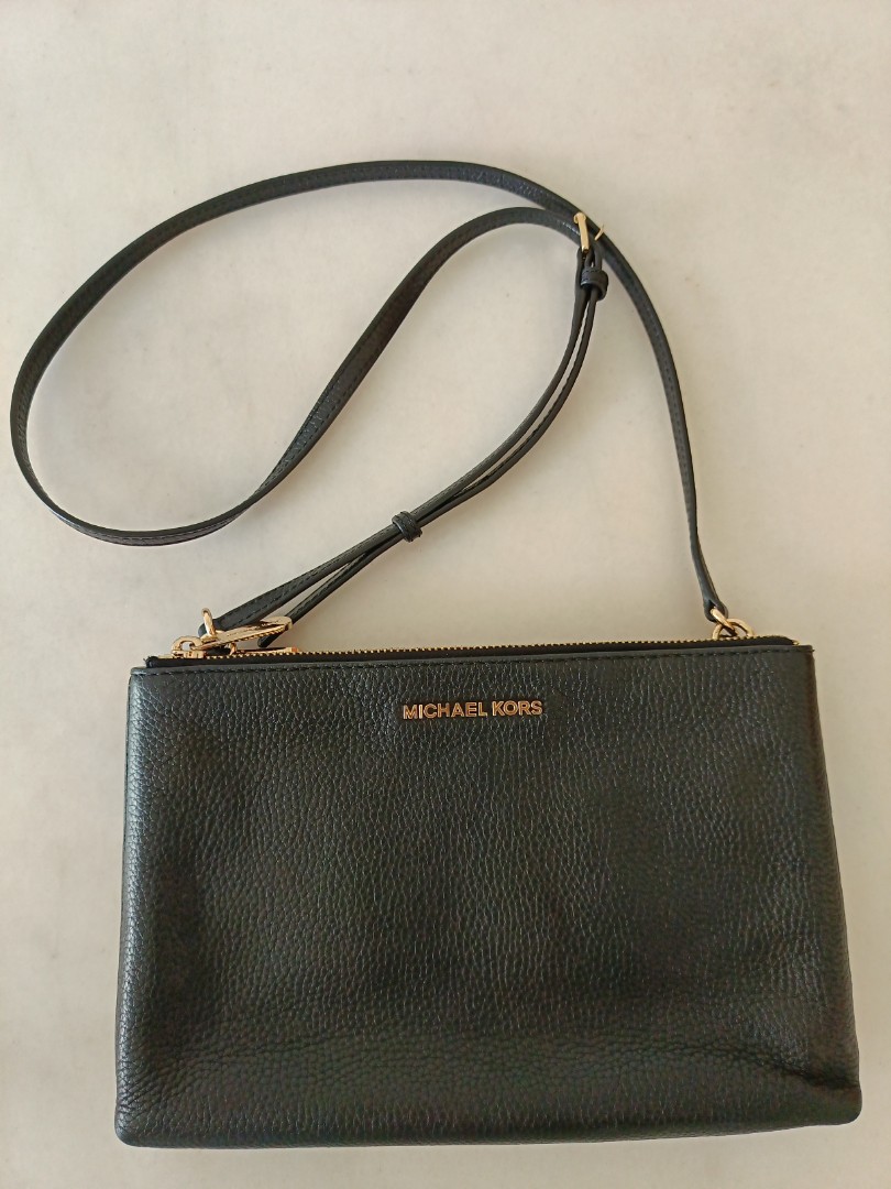 Michael Kors Daniela Saffiano crossbody bag, Women's Fashion, Bags &  Wallets, Cross-body Bags on Carousell