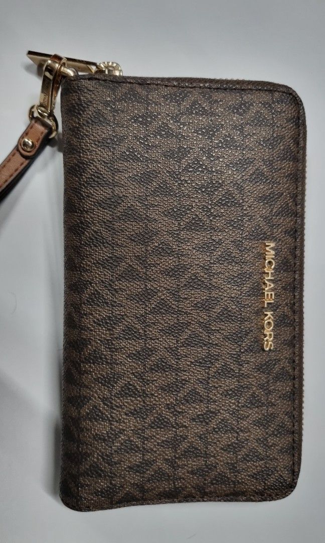 Michael kors big best sale wallet