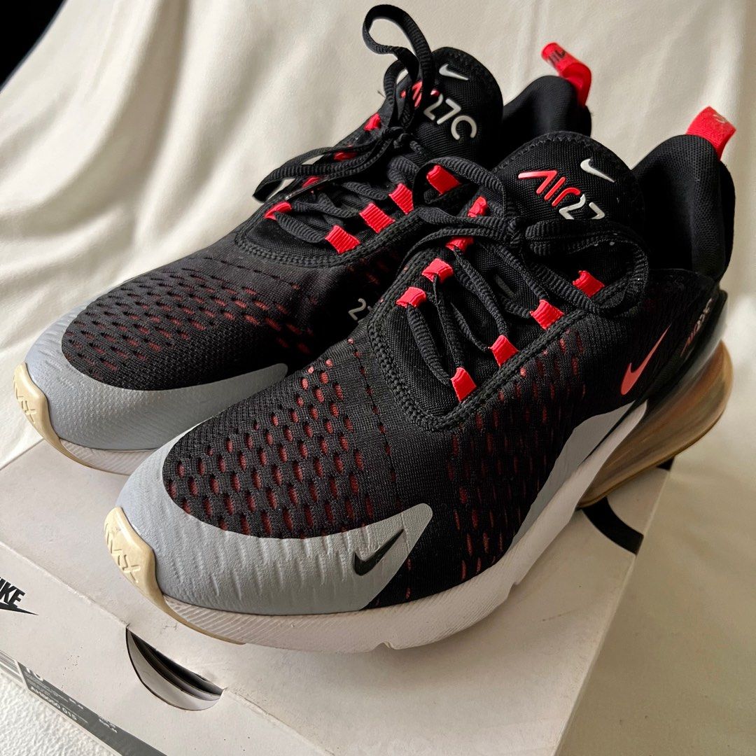 NIKE Air Max 270