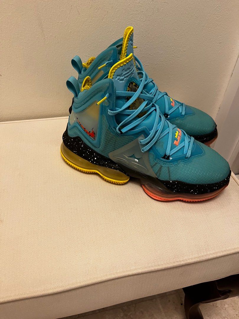Nike lebrons XIX Christmas colour way, Men's Fashion, Footwear