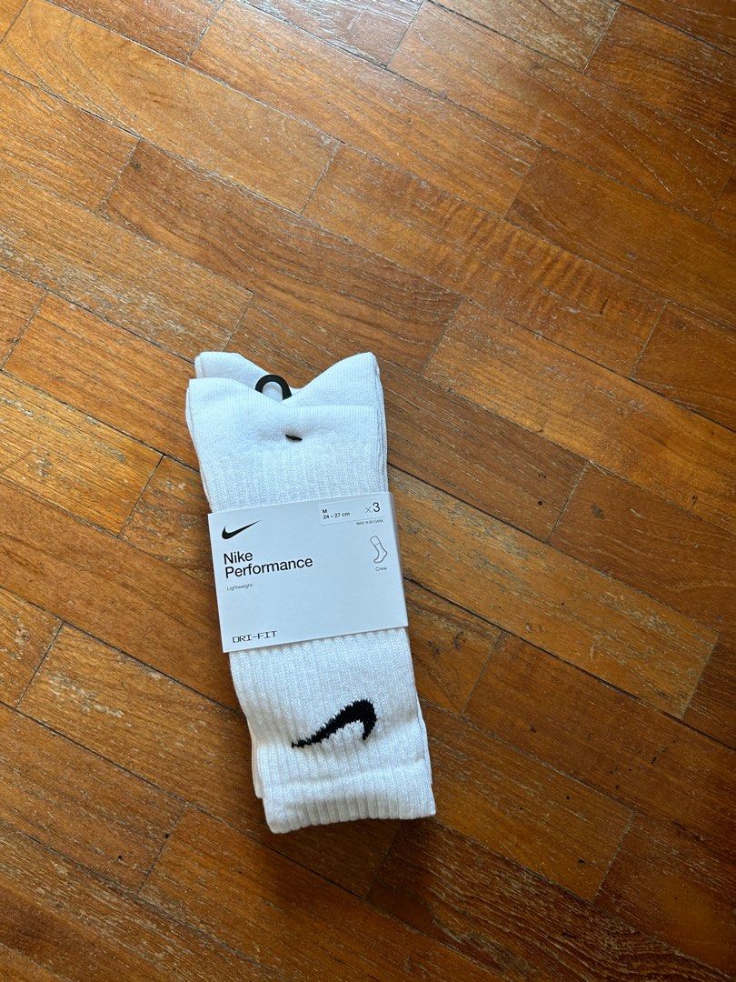 womens nike crew socks white