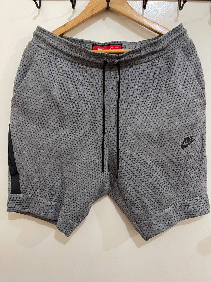 Nike TF Tech Fleece Gray Shorts Large Men s Fashion Bottoms