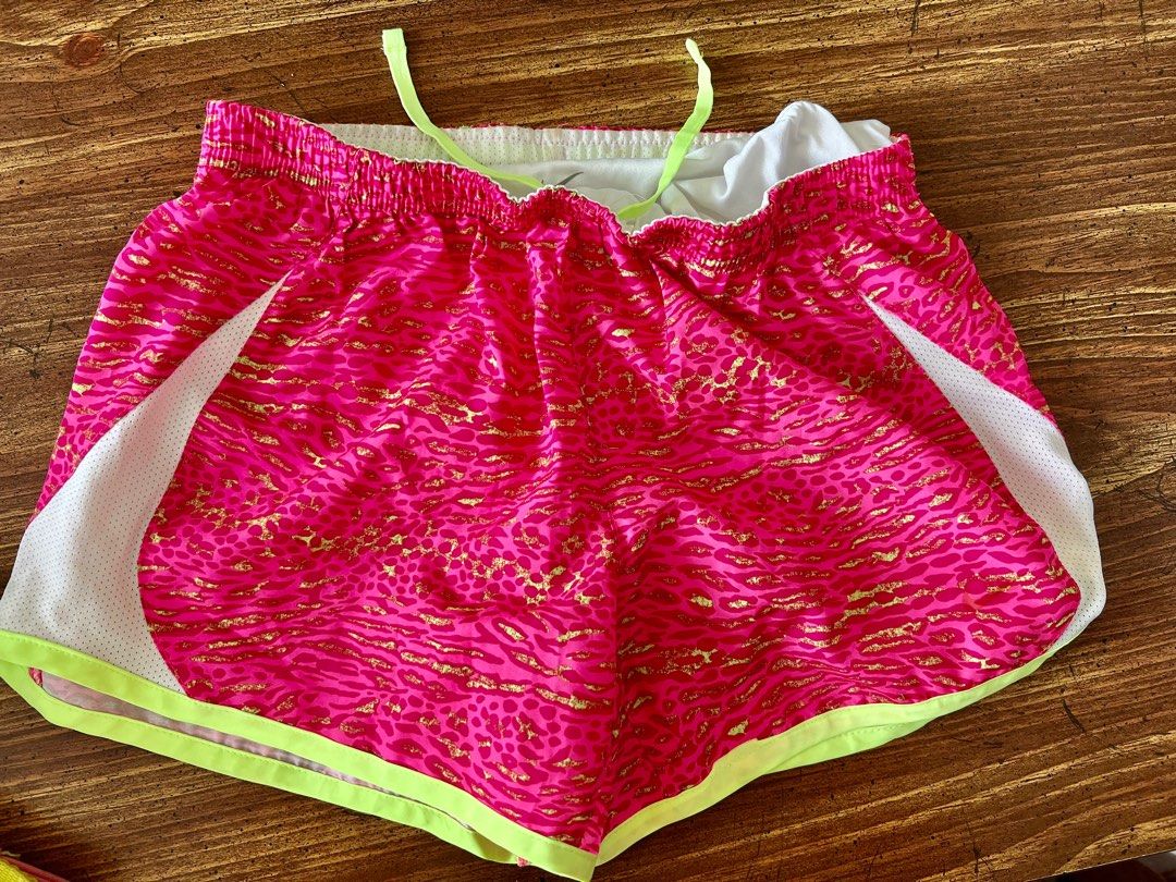 Nike young girl s running shorts M
