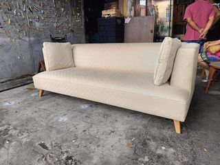 Nitori 4 to 5-seater luxury sofa  85L x 33W x 17H seat height inches Sandalan height 31 inches In good condition