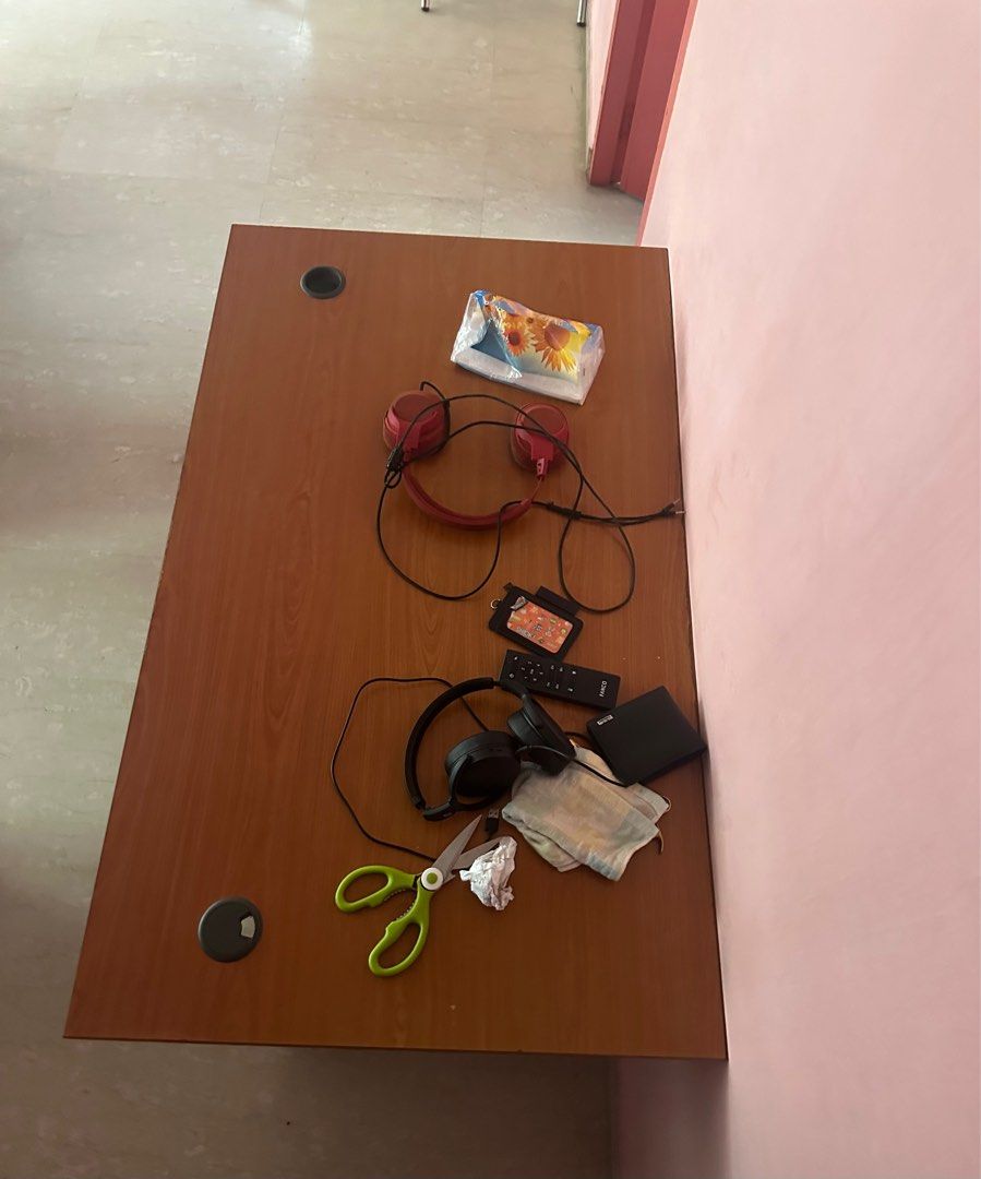 pc table (Category: Table Linen & Textiles) located in Singapore. Submitted by hypeskees (Listing ID 1254328640, Image 1). Description: used for a few months but bought a new table has a few scratches thats all still sturdy usable.