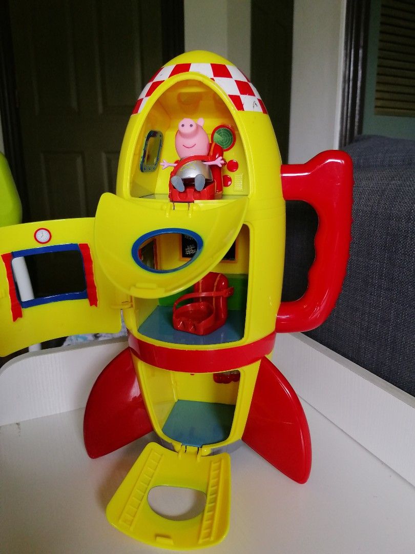 Peppa Pig Spaceship (Category: Kids Toys) located in Pasay City. Submitted by littlecornershelf (Listing ID 1254290585, Image 2). Description: Preloved playset Includes 1 peppa Pig articulated figure in spacesuit Battery-powered, sounds working Very good condition Ships via J&T.