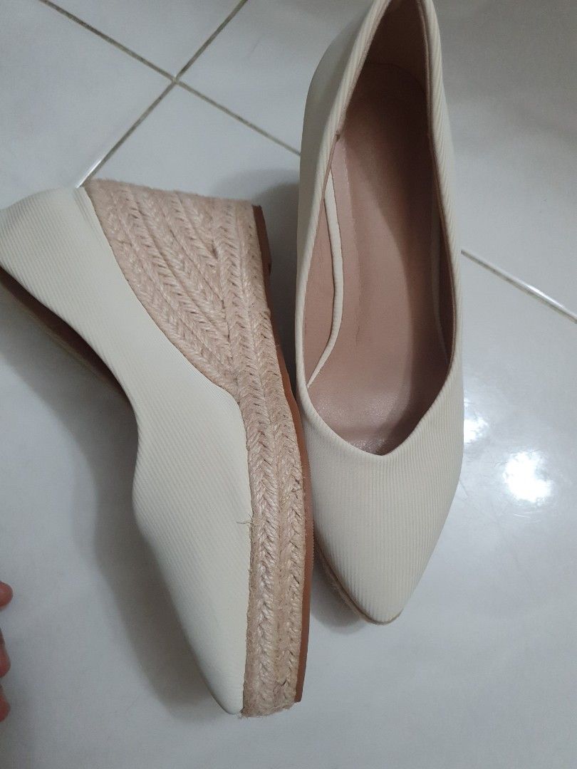 Pointed wedges shoes Women s Fashion Footwear Wedges on Carousell
