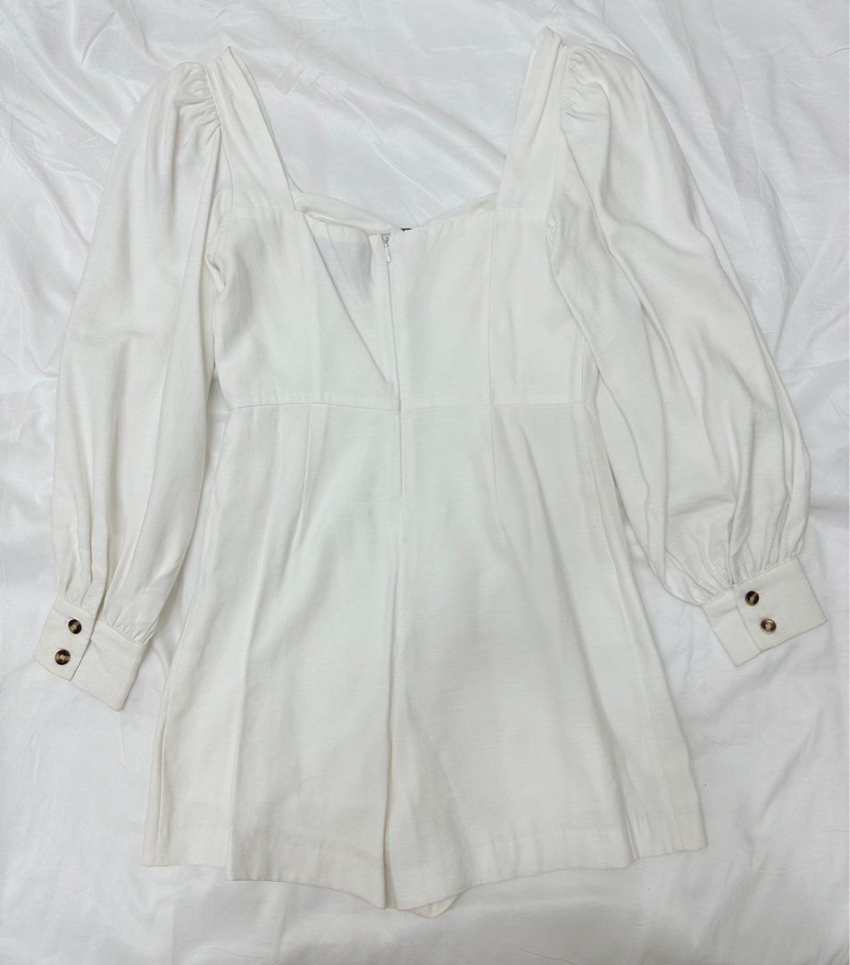 Pomelo Tortoise Detailed Long Sleeve Romper (Category: Rompers) located in Quezon City. Submitted by kokoclosets (Listing ID 1254417501, Image 3). Description: Never worn! Bought in Zalora😊 Original Price: PHP 1319.20 RFS: too big for me 💰 Mode of payment: GCash, BDO 🏍 Delivery via GoGo Xpress/LBC or if you prefer same day delivery, Grab/Lalamove. Shipping fee would be shouldered by the buyer☺️.